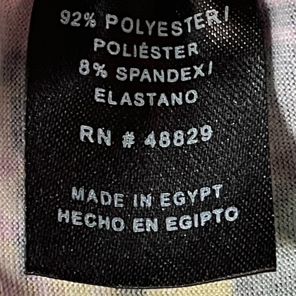 Love ❤️ size large paint splatter newspaper vneck curved hem short sleeve shirt - Picture 9 of 10